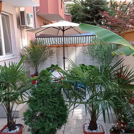 Апартамент Vesi And Gery Поморие